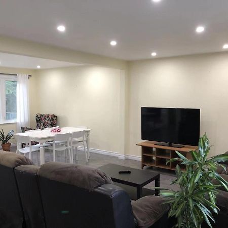 Cozy 3 Room Bungalow In Midtown Toronto Eksteriør bilde